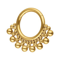 Anillo de piercing dorado con diseño de burbujas sobre fondo blanco