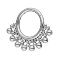 Piercing Clicker de Burbujas de Titanio Plateado Clicker de septum plateado con diseño de burbujas de titanio, sobre fondo blanco