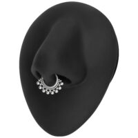Clicker de septum plateado en pantalla negra Clicker de septum plateado con decoración de perlas en pantalla nasal negra