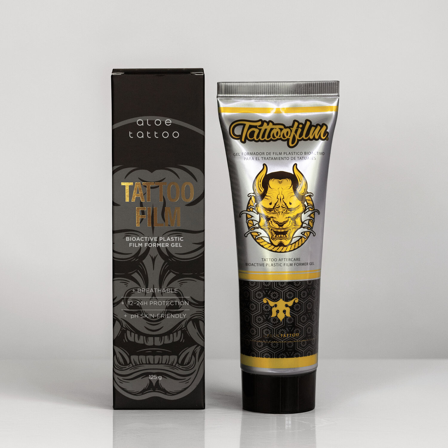 Aloe Tattoo Tattoofilm 125 ml Tubo Tubo con Aloe Tattoo Tattoofilm y empaque sobre fondo gris