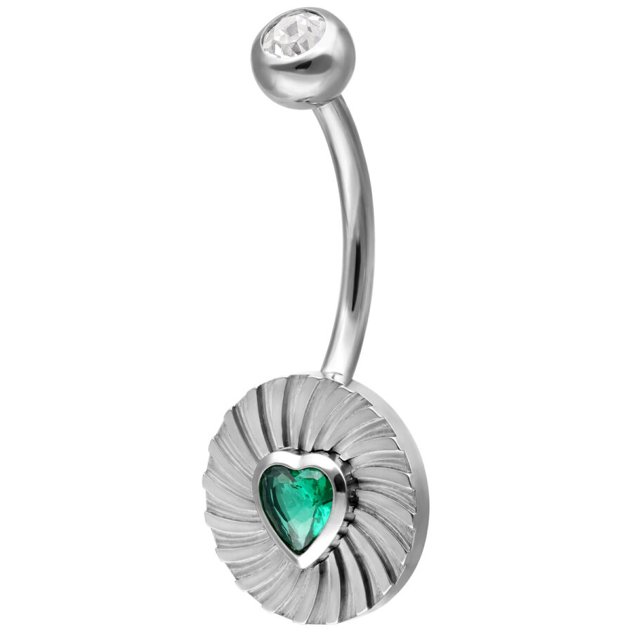 Banana Bell de titanio plateado con corazón verde esmeralda y cristal claro sobre fondo blanco