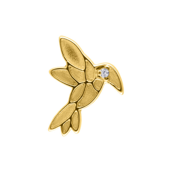 Aplique de colibrí dorado con piedra clara sobre fondo blanco