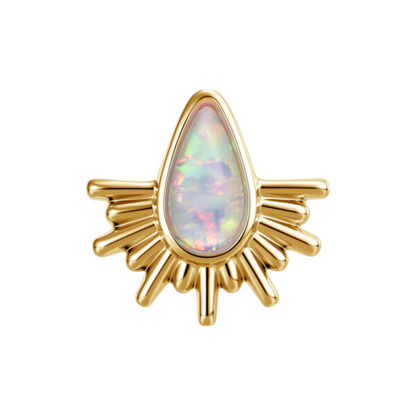 Ajuste dorado con opalo sintético y diseño de rayos de sol sobre fondo blanco