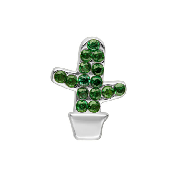 Adorno de cactus plateado con piedras verdes, sobre fondo blanco