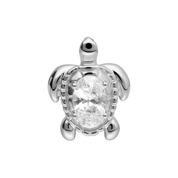 Accesorio de tortuga plateada con cristal ovalado sobre fondo blanco