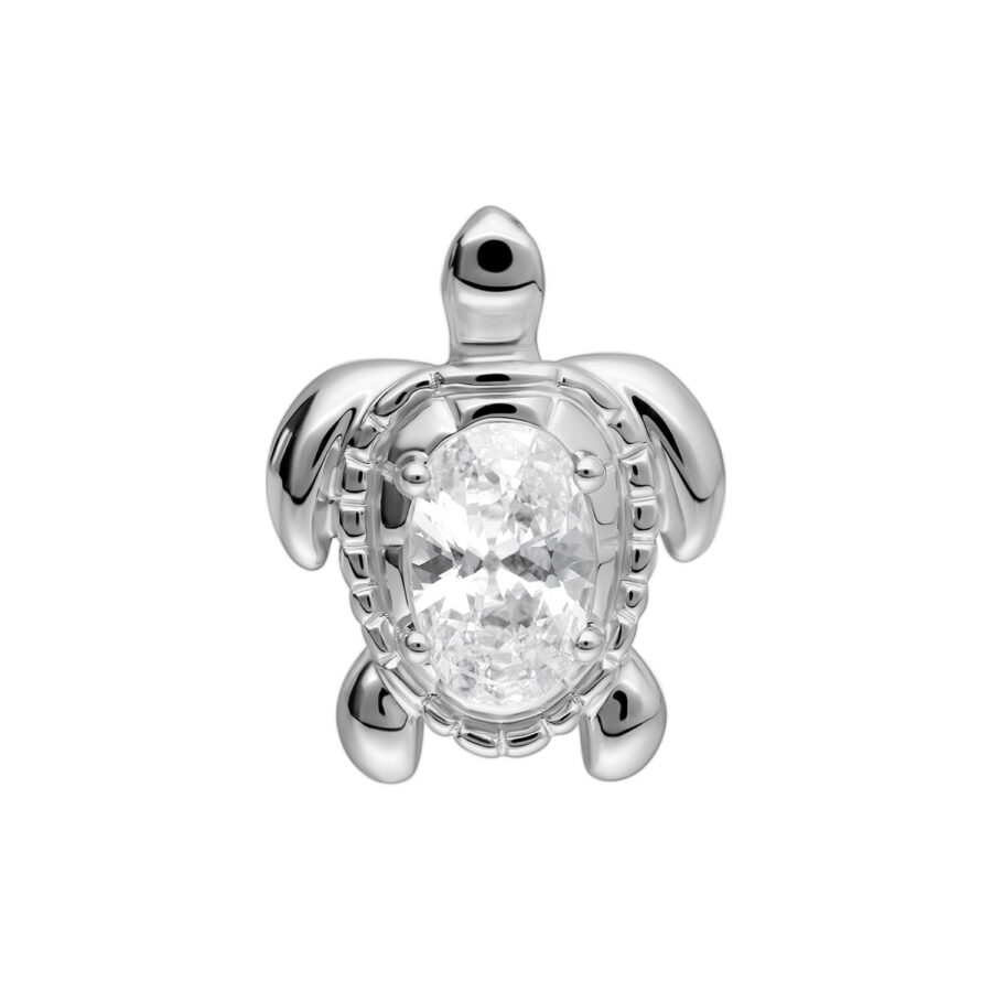 Accesorio de tortuga plateada con cristal ovalado sobre fondo blanco