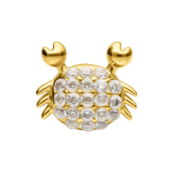 Accesorio de cangrejo dorado con cristales claros sobre fondo blanco