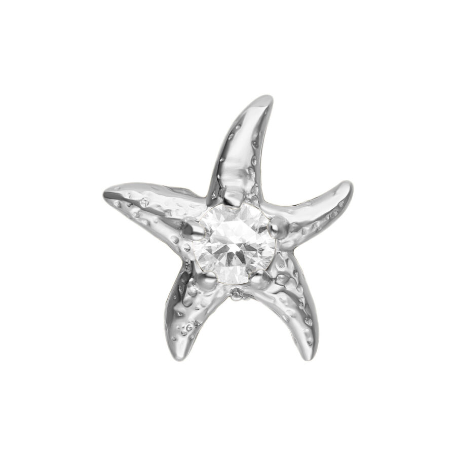 Accesorio de estrella de mar plateada con piedra brillante en el centro, sobre fondo blanco