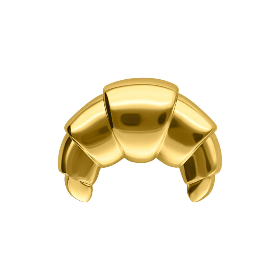 Aro de piercing en forma de croissant dorado de titanio sobre fondo blanco