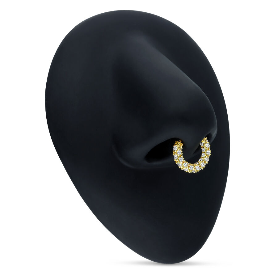 Anillo de oro de 18K con cristales para piercing nasal Anillo nasal dorado con cristales claros sobre fondo negro