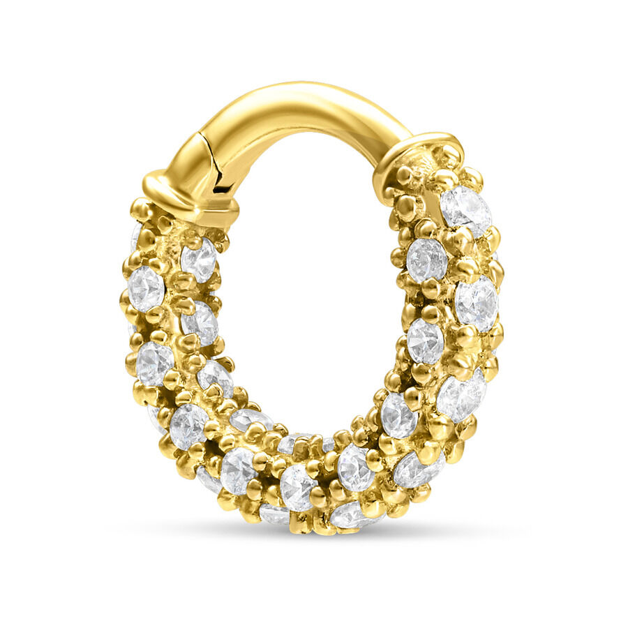 Anillo de oro de 18K con fila de cristales Anillo de piercing de oro de 18K con cristales claros sobre fondo blanco