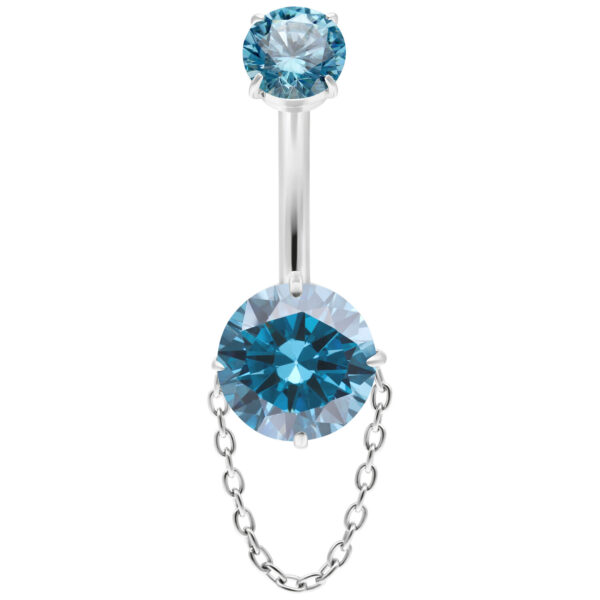 Piercing de ombligo con cristales turquesas y cadena, sobre fondo blanco