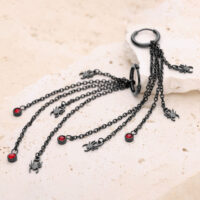 Pendientes de acero inoxidable negros con colgantes Pendientes negros con cadenas y piedras rojas sobre piedra clara