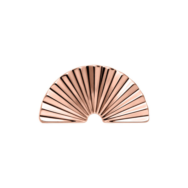 Accesorio de medio círculo rosado dorado con textura de titanio sobre fondo blanco