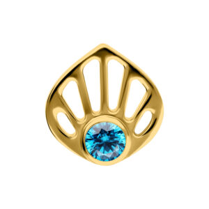 Adorno dorado en forma de concha con cristal turquesa, sobre fondo blanco