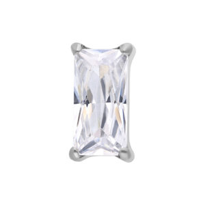 Cristal rectangular claro en montura de titanio plateado sobre fondo blanco