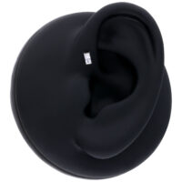 Pendientes de Cristal Baguette Negro Forma de oreja negra con adorno de cristal baguette claro, foto de estudio