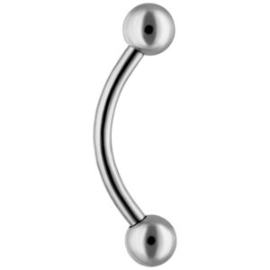Piercing Bananabell curvado plateado con dos bolas sobre fondo blanco