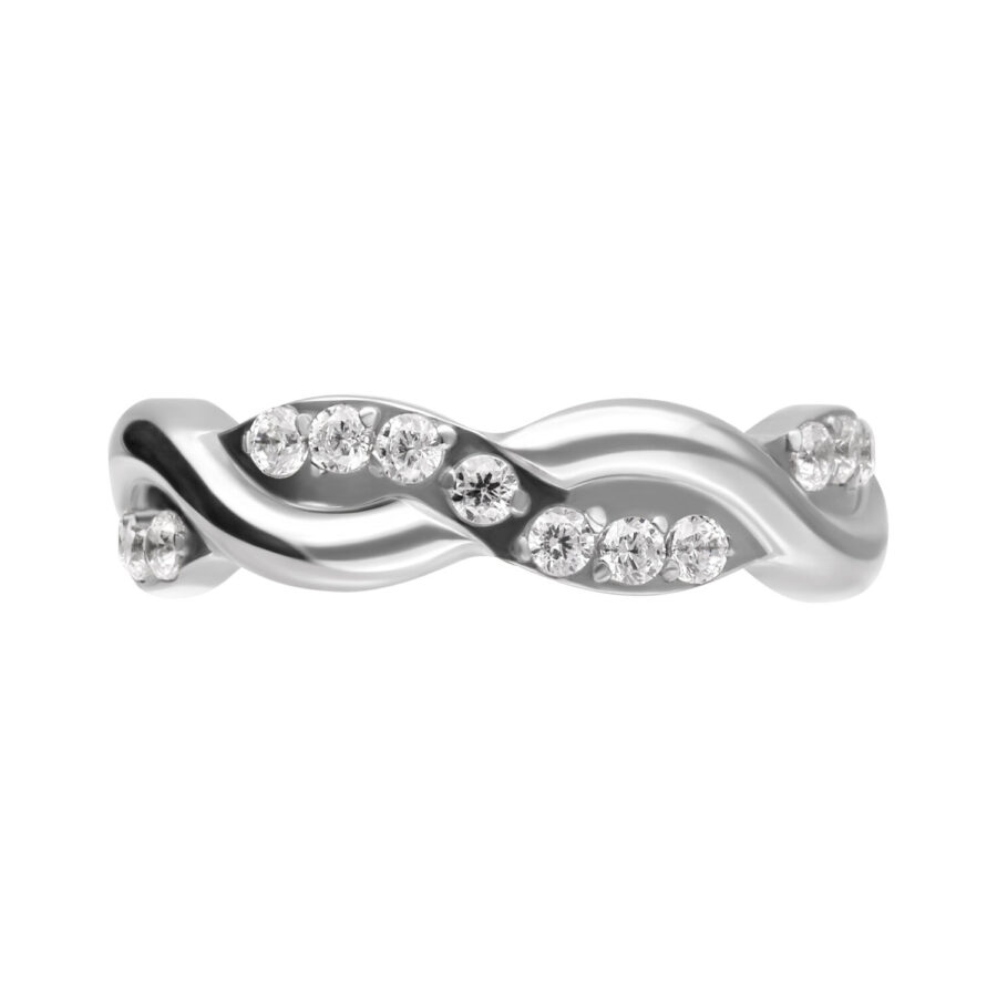 Anillo plateado con diseño de olas, adornado con cristales claros, sobre fondo blanco