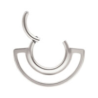 Clicker de Doble Anillo Plateado para Septum Clicker de doble anillo plateado de titanio sobre fondo blanco