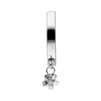 Anillo de ombligo plateado con colgante de flor Anillo de ombligo plateado con pequeño colgante de flor, brillante.