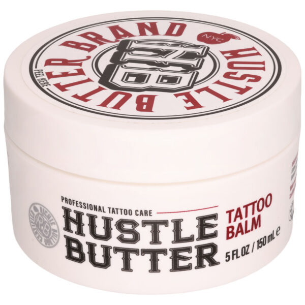 Bote redondo blanco de Hustle Butter Deluxe Tattoo Balm con letras rojas y negras