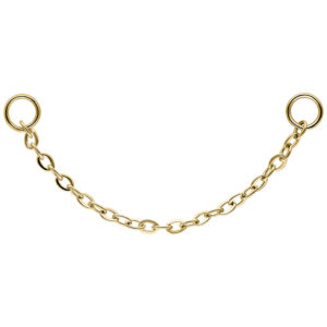 Cadena de piercing dorada con dos anillos sobre fondo blanco