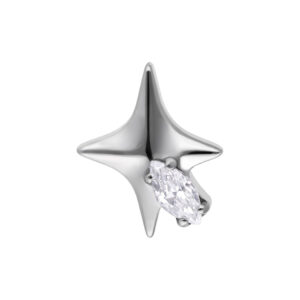 Top de piercing en forma de estrella plateada con cristal claro sobre fondo blanco