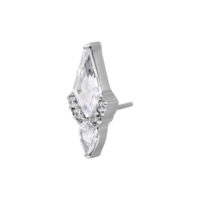 Accesorio para Piercing de Oreja de Cristal Plateado Accesorio de piercing plateado con piedra cristalina sobre fondo blanco