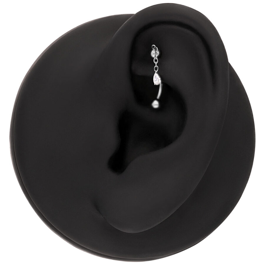 Accesorio Rook plateado con cristal ovalado en un modelo de oreja negra