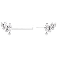 Barbell Piercings plateados con alas adornadas con cristales sobre fondo blanco